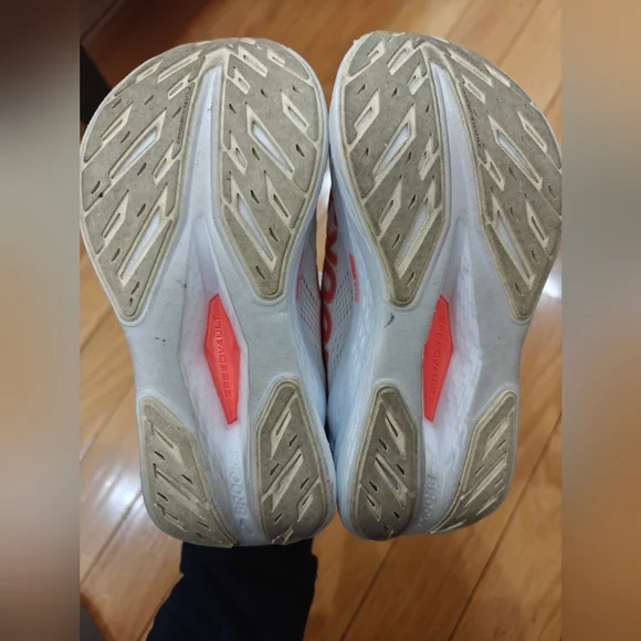 Brooks Womens Hyperion Max 2 1204231B173 White Running Shoes Sneakers Size 7 B - Picture 5 of 5